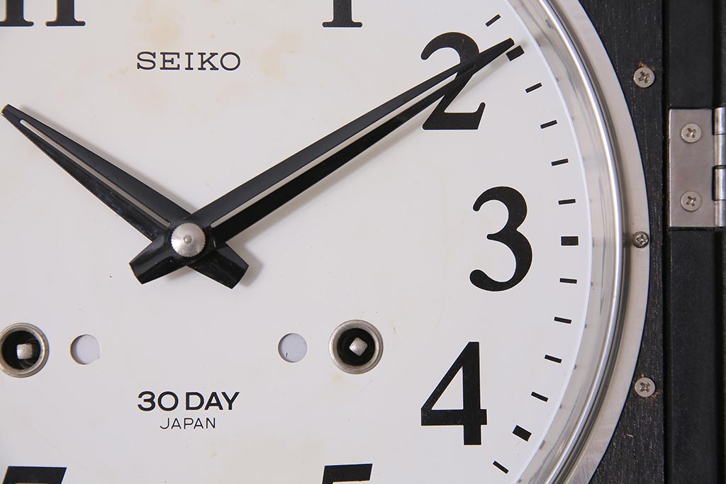 アンティーク時計　昭和中期　SEIKO(セイコー)　ゼンマイ式　30DAY　カレンダー付き　かわいらしいデザインの上品な掛け時計(柱時計、振り子時計)(R-045298)