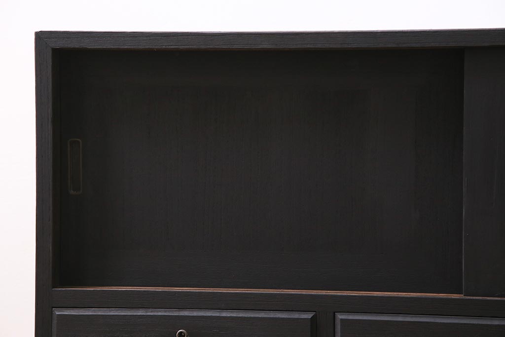 アンティーク家具　和製　昭和中期　総桐材　シックでモダンな雰囲気が魅力の鉄脚付きローボード(テレビ台、戸棚、収納棚)(R-045300)