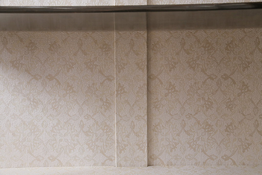 イギリスアンティーク　マホガニー材　象嵌の装飾が高級感を漂わせるガラスキャビネット(チャイナキャビナット、ガラスケース、ショーケース、陳列棚)(R-045352)