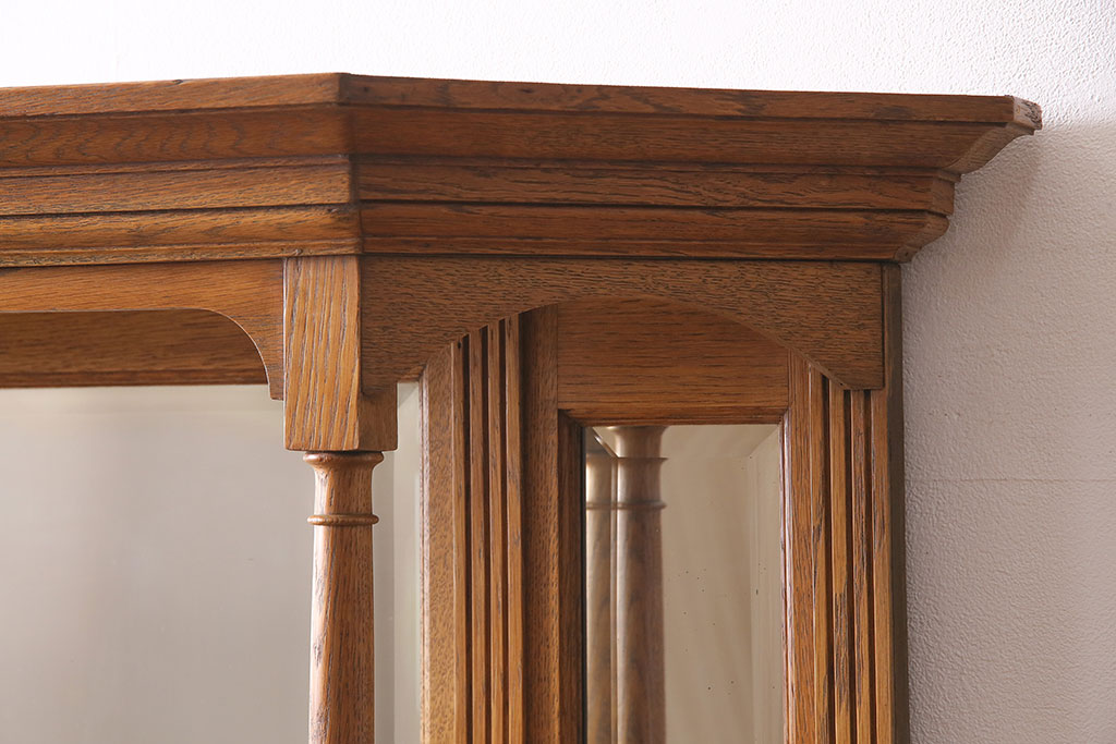 アンティーク家具　イギリスアンティーク　オーク材　クラシカルな雰囲気が素敵なミラーバックサイドボード(キャビネット、収納棚)(R-045378)