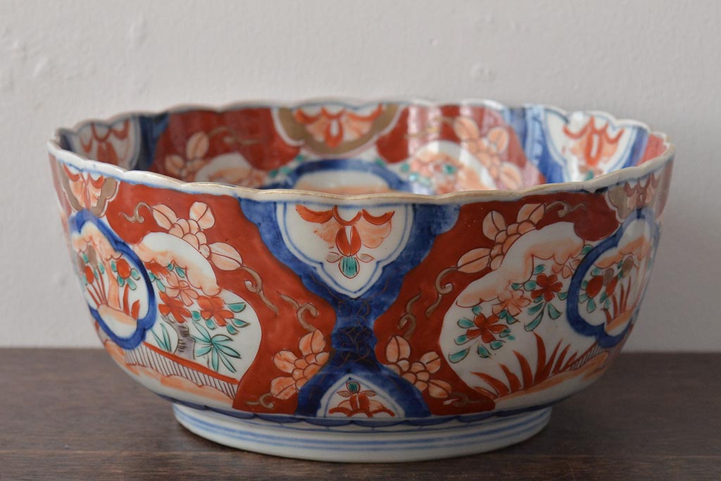 明治時代 古伊万里 染錦 見込みに花鉢 菖蒲に鷺 市松文様 24.6cm
