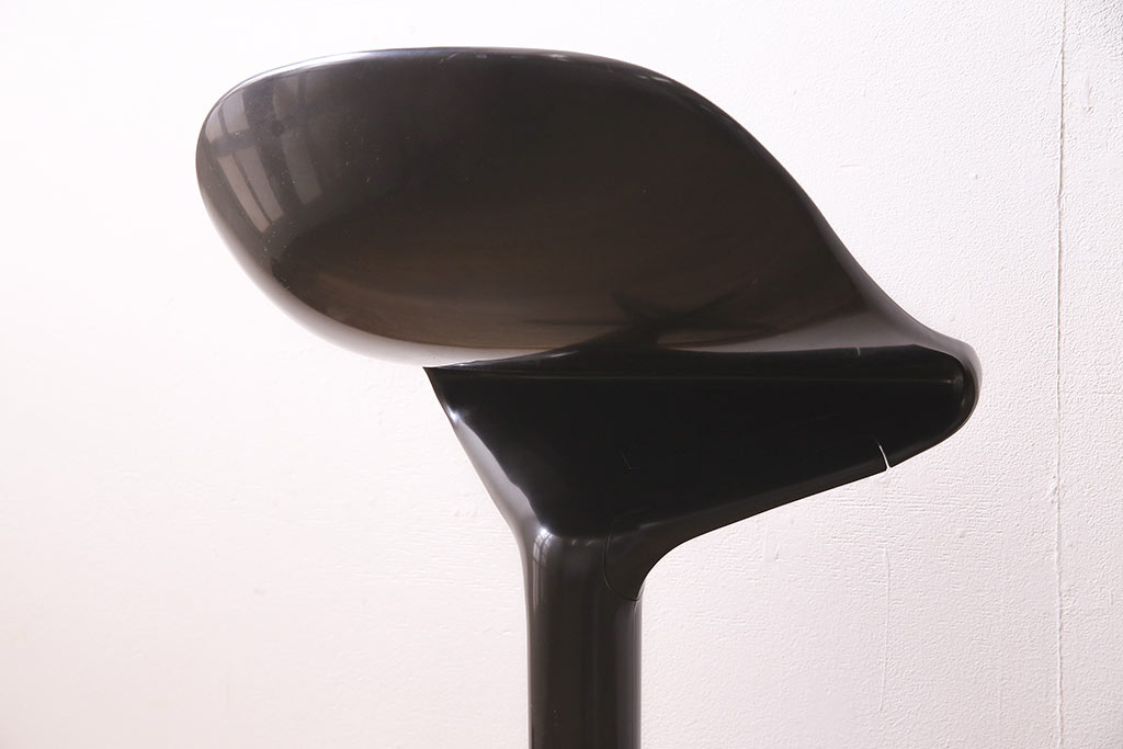 中古　イタリア　kartell(カルテル)社　Spoon(スプーン)　ユニークなデザインの回転イス(回転椅子、チェア、ハイスツール)(定価約8万円)(R-045408)