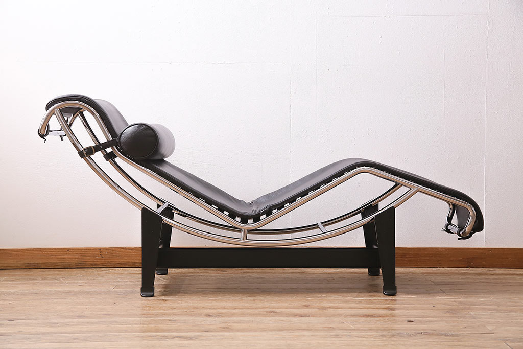 中古　Cassina(カッシーナ)　Le Corbusier(ル・コルビュジエ)　LC4　 シェーズロング(寝椅子、タグ付き)(定価約82万)(R-045410)