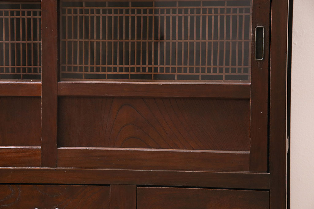 アンティーク家具　昭和初期　前面ケヤキ・ヒノキ材　組子格子が美しい水屋箪笥(収納棚、食器棚)(R-045420)