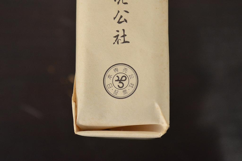 古い　たばこなど色々(ききょう、はぎ、山吹、タバコ、松葉、灰皿、三越マッチ、煙草)(R-045468)