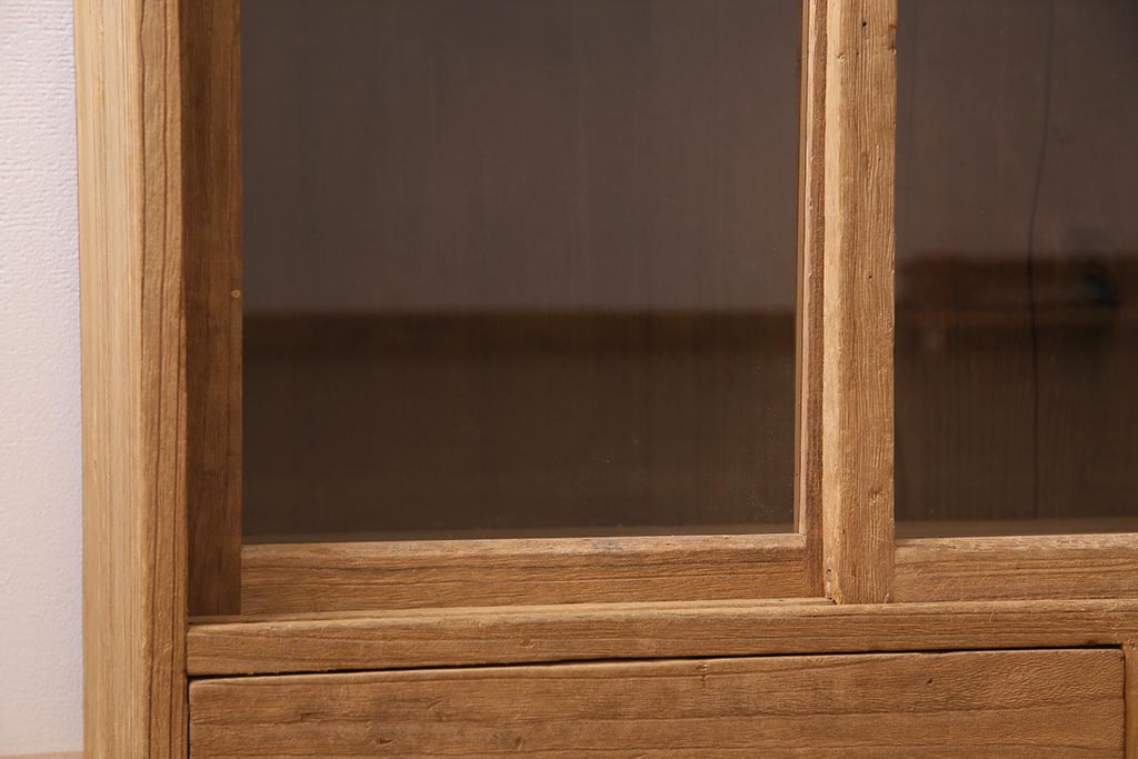 アンティーク家具　大正昭和初期　ストリップド(剥離)　桐材の柔らかな木肌が楽しめるガラス戸棚(収納棚、食器棚、キャビネット)(R-045503)
