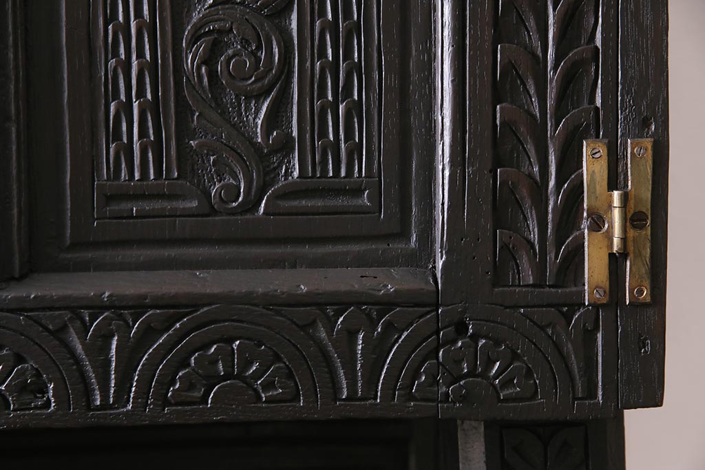 アンティーク家具　フランス　オーク材　豪華な彫りが目を惹くキャビネット(飾り棚、収納棚、戸棚)(R-045504)