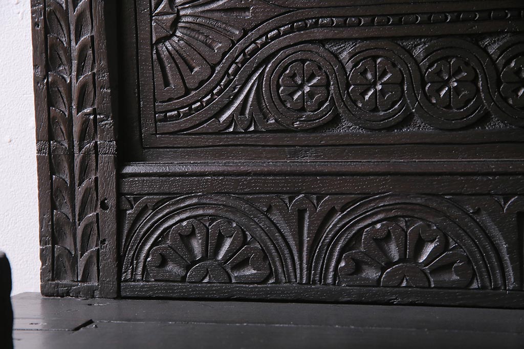 アンティーク家具　フランス　オーク材　豪華な彫りが目を惹くキャビネット(飾り棚、収納棚、戸棚)(R-045504)