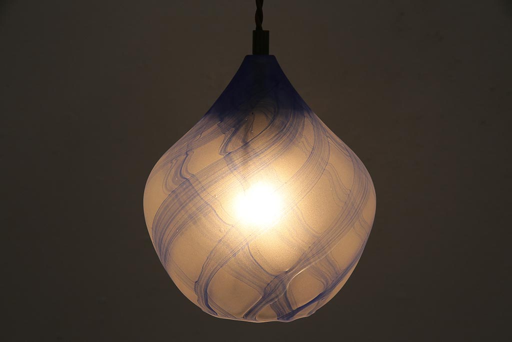 ヴィンテージ照明　海外製　つぼみのようなフォルムと淡いブルーが素敵なペンダントライト(吊り下げ照明、シェード、ビンテージ)(R-045508)