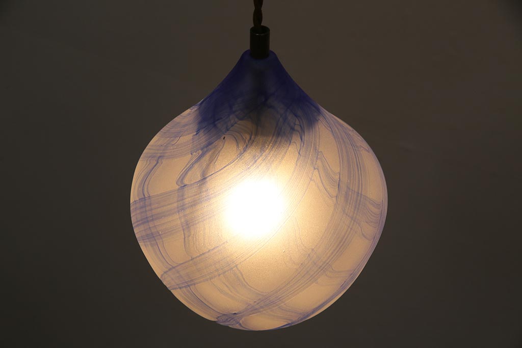 ヴィンテージ照明　海外製　つぼみのようなフォルムと淡いブルーが素敵なペンダントライト(吊り下げ照明、シェード、ビンテージ)(R-045508)