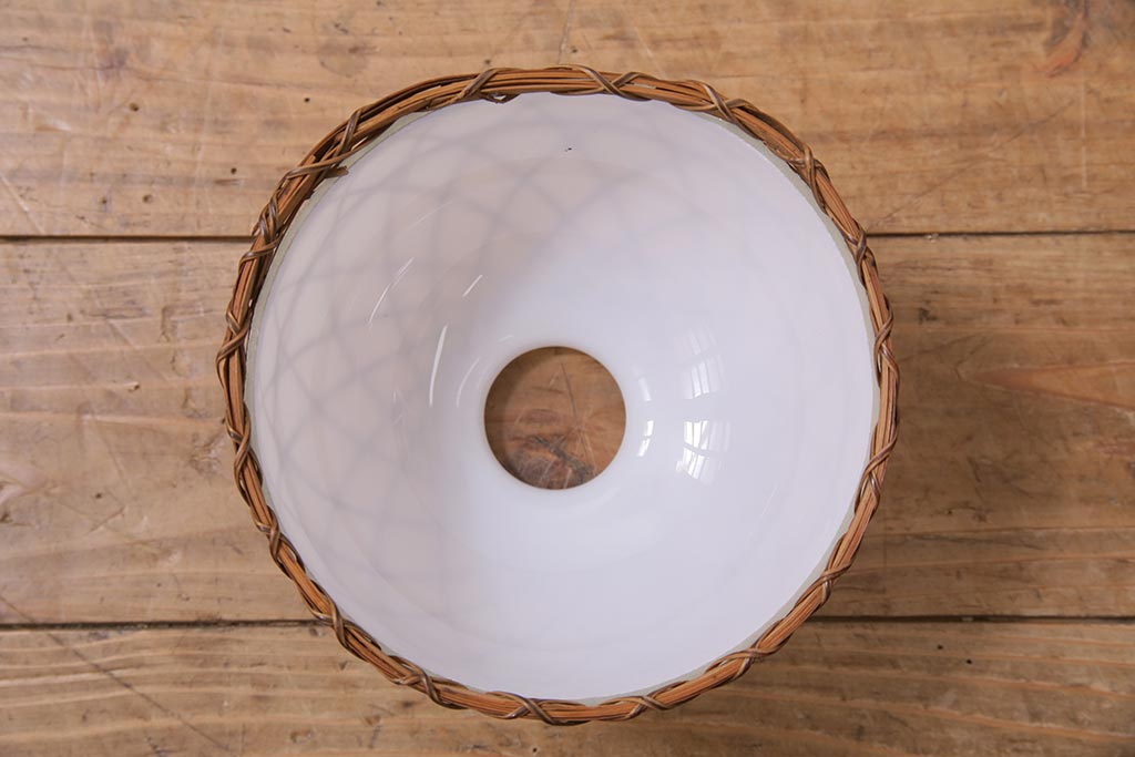 レトロ照明　昭和初期　和の味わい溢れる竹編みのシェードのペンダントライト(電笠、天井照明)(R-045513)