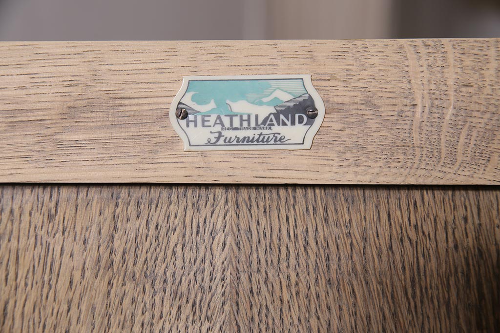 イギリスヴィンテージ　ストリップド(剥離)　HEATHLAND Furniture オーク材　虎斑が目を惹くワードローブ(洋服タンス、衣装タンス、ビンテージ)(R-045520)