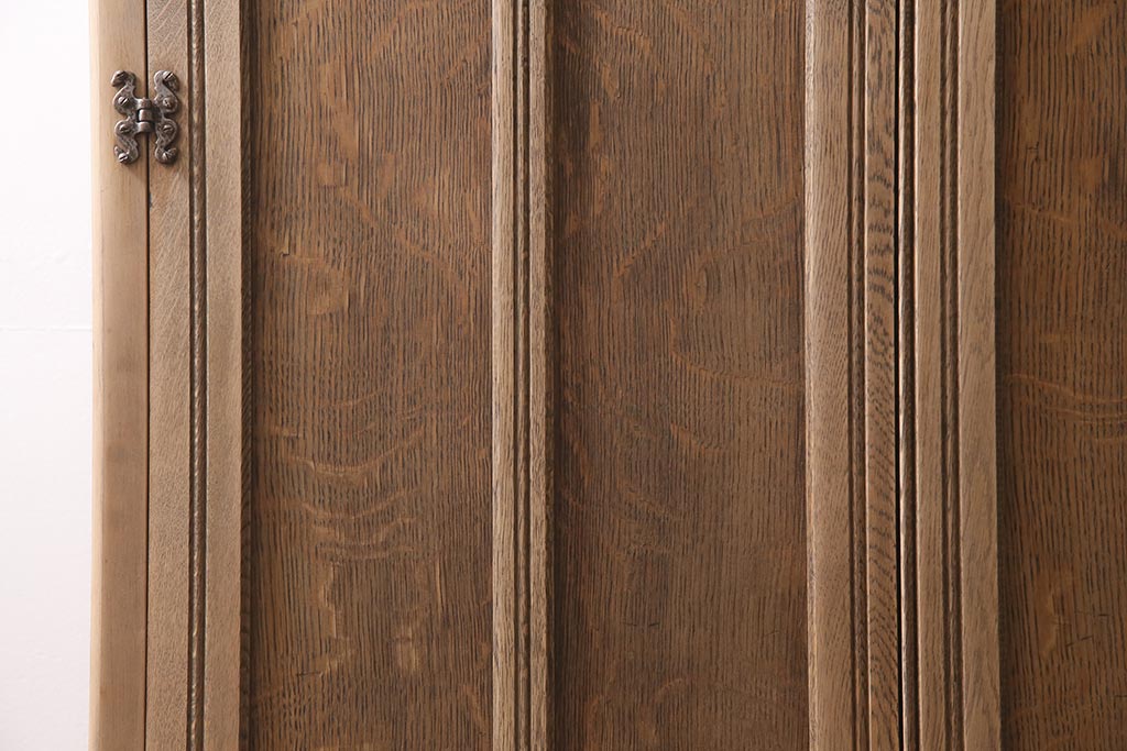 イギリスヴィンテージ　ストリップド(剥離)　HEATHLAND Furniture オーク材　虎斑が目を惹くワードローブ(洋服タンス、衣装タンス、ビンテージ)(R-045520)