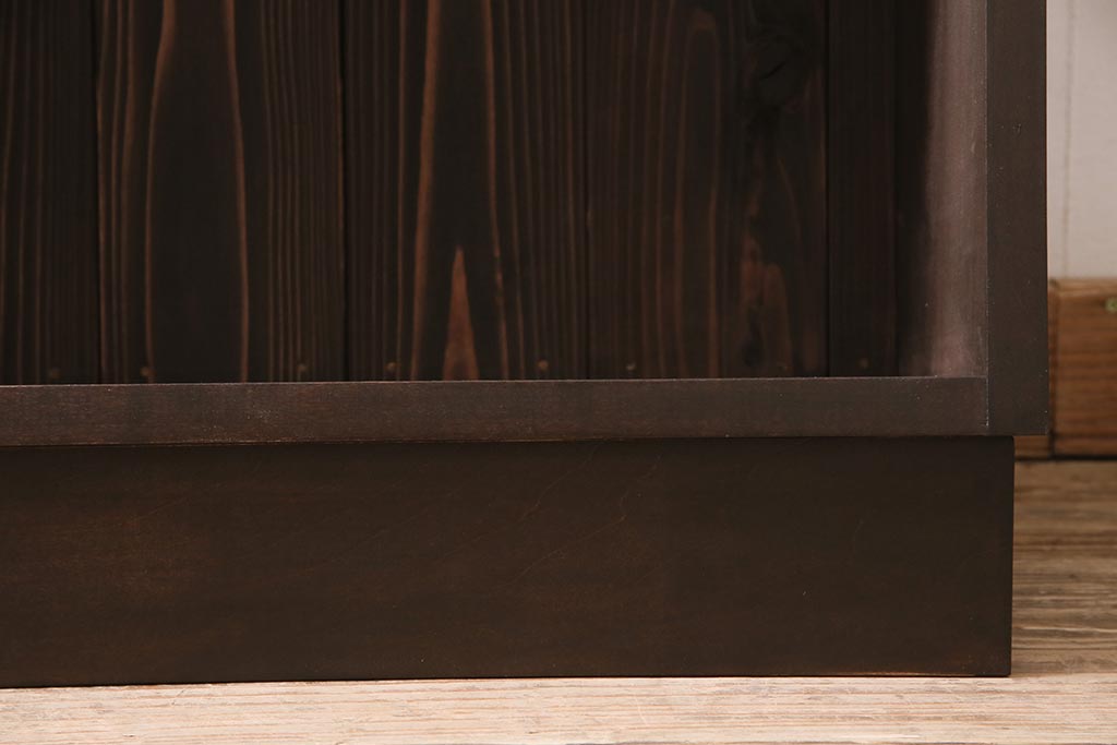 カタログ掲載品　ラフジュ工房オリジナル　無垢材使用　シンプルで使い勝手の良いレトロな薄型ブックシェルフ(収納棚、本棚、ウッドシェルフ)(R-045533)