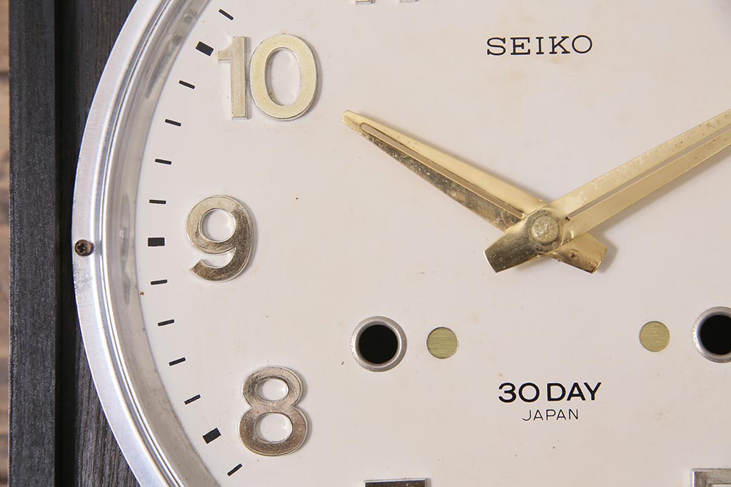 アンティーク時計　昭和レトロ　SEIKO(セイコー)　30DAY　電池式　金色の文字がお洒落な柱時計(掛け時計)(R-045565)