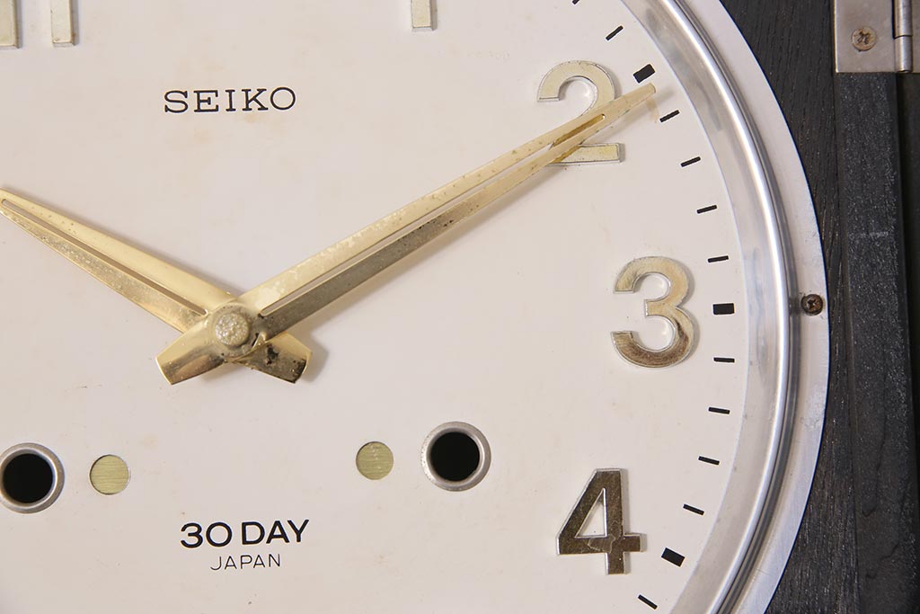 アンティーク時計　昭和レトロ　SEIKO(セイコー)　30DAY　電池式　金色の文字がお洒落な柱時計(掛け時計)(R-045565)