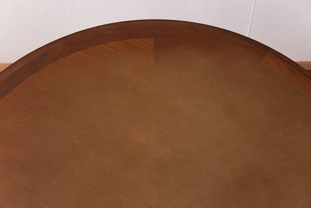 和製ビンテージ　オールドマルニ　maruni(マルニ木工)　棚付き　三角形の棚がお洒落なコーヒーテーブル(サイドテーブル、ラウンドテーブル)(R-045566)