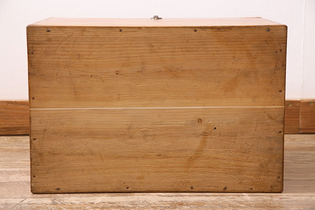 アンティーク雑貨　昭和レトロ　ヒノキ材　温かみのある質感が魅力の木製収納ボックス(小物入れ、収納箱、木箱)(R-045580)