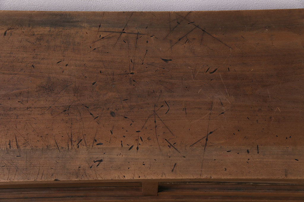 アンティーク家具　昭和初期　ストリップド(剥離)　朴の木　使い込まれた風合いが味のあるローボード(戸棚、収納棚)(R-045584)