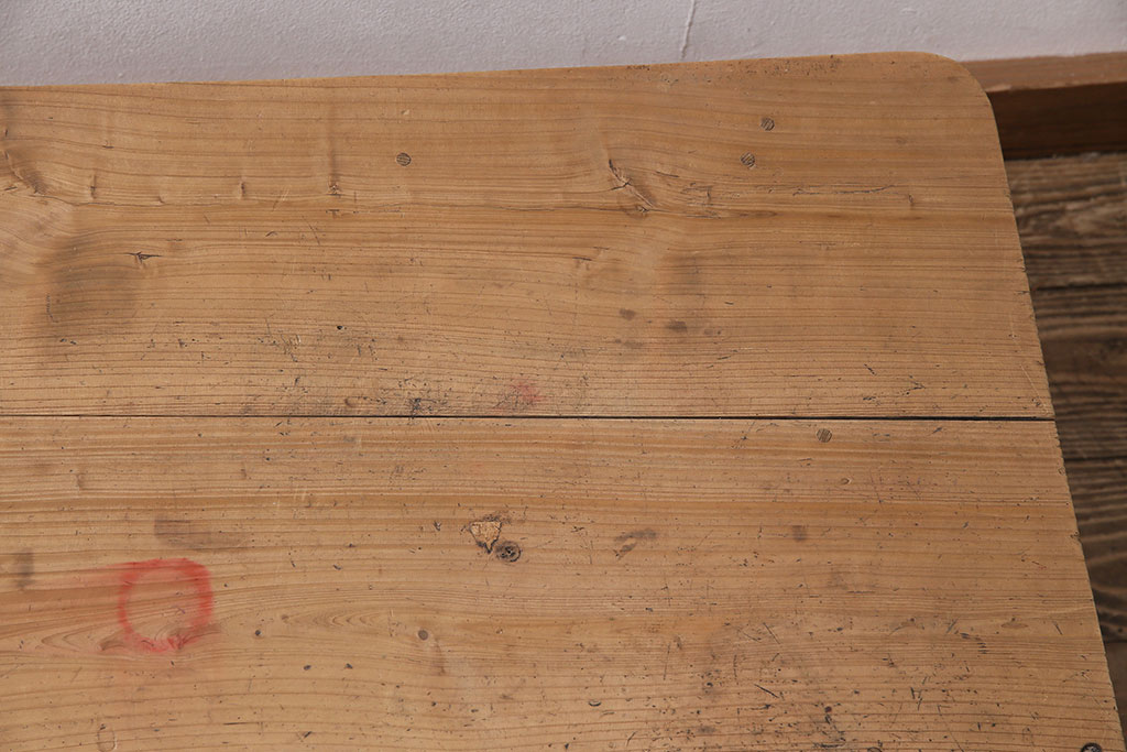 アンティーク家具　昭和初期　ストリップド(剥離)　ヒノキ材　挽き物の脚がお洒落な文机(座机、ローテーブル)(R-045629)