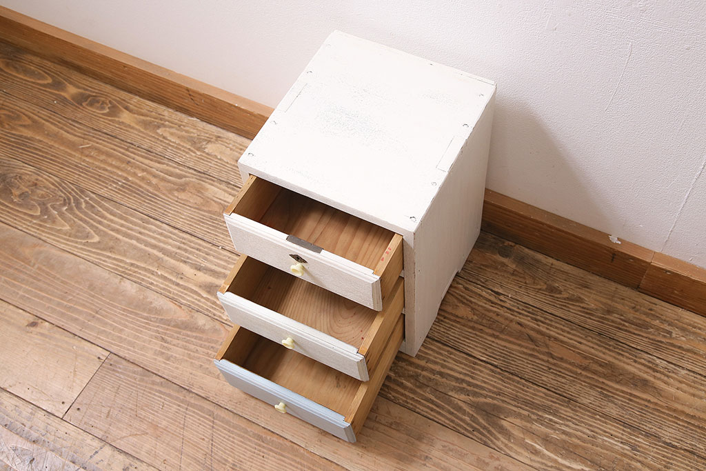 レトロ家具　ペイント　ナチュラルやフレンチスタイルにぴったりな小引き出し(小物収納)(R-045638)