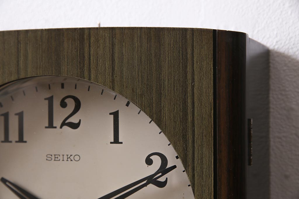 アンティーク時計　昭和中期　SEIKO(セイコー)　ゼンマイ式　カレンダー付き　30DAY　渋い色合いの掛け時計(柱時計、振り子時計)(R-045649)