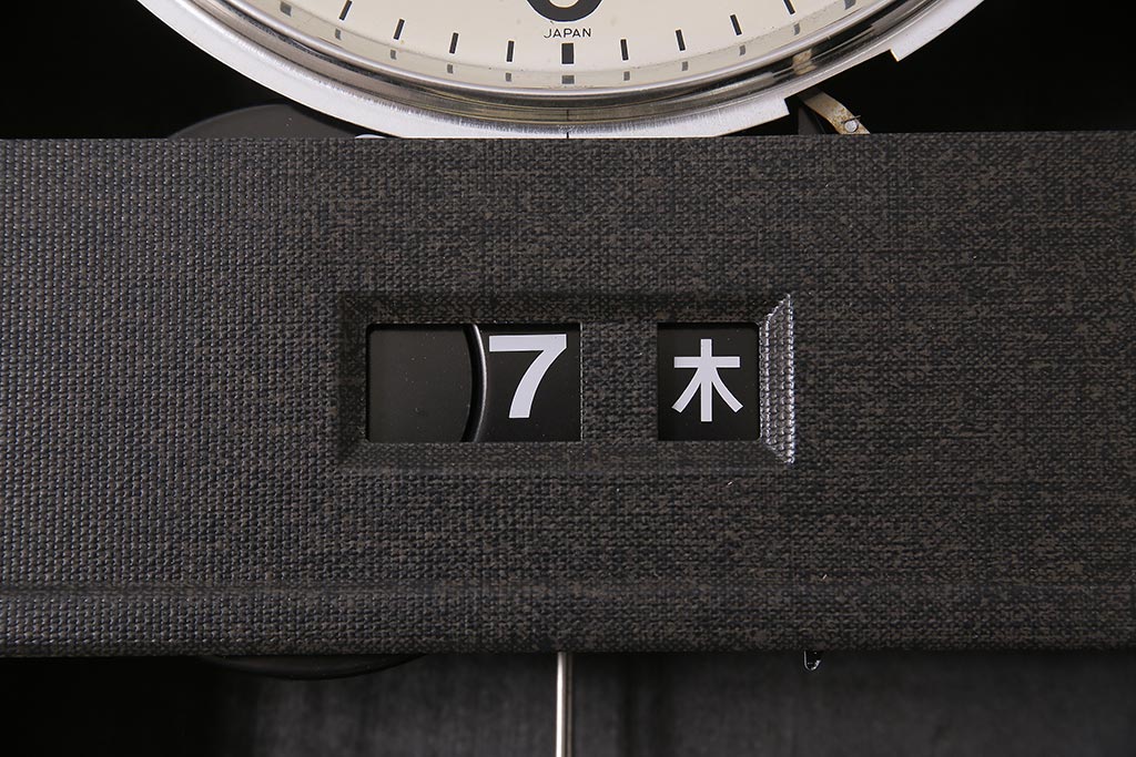 アンティーク時計　昭和中期　SEIKO(セイコー)　ゼンマイ式　カレンダー付き　30DAY　渋い色合いの掛け時計(柱時計、振り子時計)(R-045649)