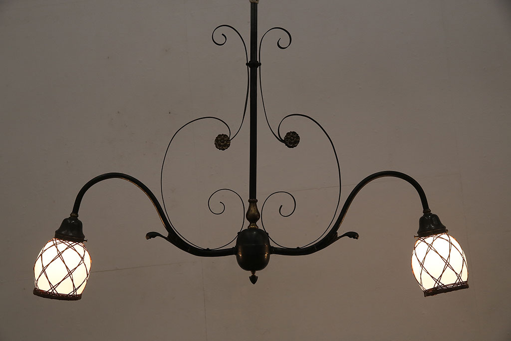 アンティーク照明　真鍮　大正ロマン香る2灯シャンデリア(吊り下げ照明、天井照明)(R-045651)