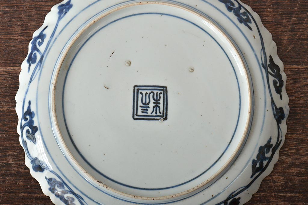 江戸期　古い　花文染付皿(変形皿、古染付?、中国?、古伊万里)(R-045668)