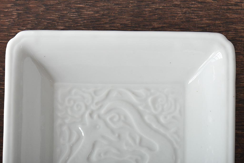 江戸期　白磁　陽刻　龍の図　角皿2枚セット(中国?、小皿、深皿、鉢)(R-045720)
