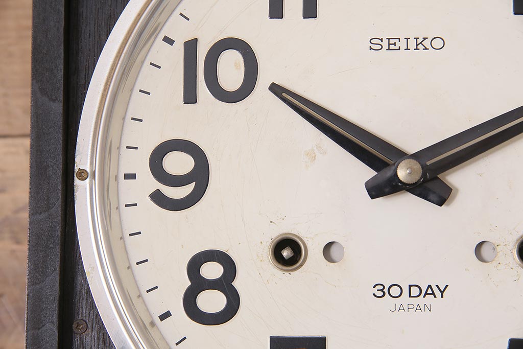 アンティーク時計　昭和中期　SEIKO(セイコー)　ゼンマイ式　カレンダー付き　30DAY　木目調の掛け時計(柱時計、振り子時計)(R-045749)