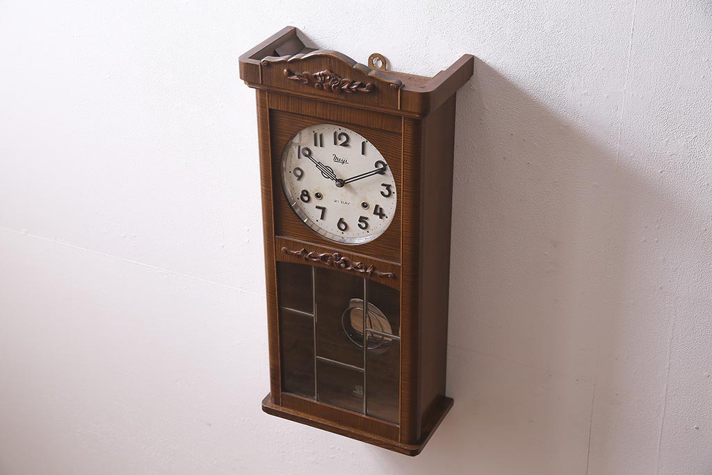 アンティーク時計　昭和中期　Meiji(明治時計社)　ゼンマイ式　レリーフがシックな掛け時計(柱時計、振り子時計)(R-045751)
