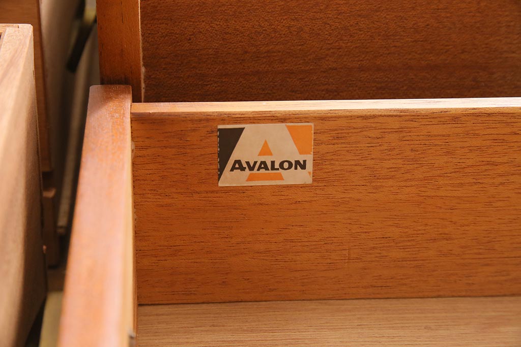 ヴィンテージ家具　イギリスビンテージ　AVALON　チーク材　北欧風のチェスト(引き出し、サイドチェスト)(R-045769)