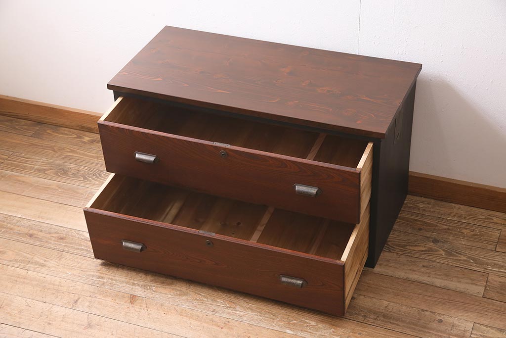 アンティーク家具　昭和中期　箪笥リメイク　前板栓材　落ち着いた色合いのローチェスト(引き出し、ローボード、テレビ台)(R-045778)