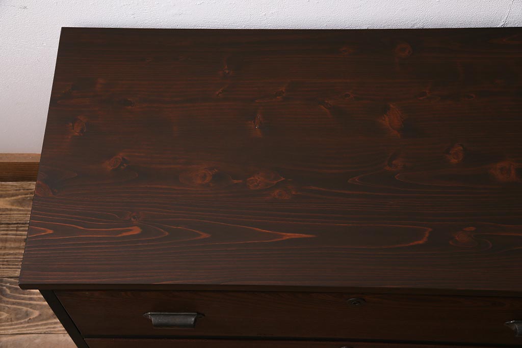 アンティーク家具　昭和中期　箪笥リメイク　前板栓材　落ち着いた色合いのローチェスト(引き出し、ローボード、テレビ台)(R-045778)