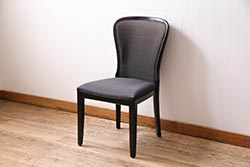 中古　美品　arflex(アルフレックス)　NT SLIM(エヌティー スリム)　スタイリッシュなデザインが魅力のアームレスチェア2脚セット (スタッキングチェア、ダイニングチェア、椅子、イス)(1脚定価約85000円)(R-065958)