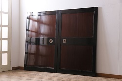 アンティーク建具　重厚!!　特注品　総欅(ケヤキ)材　昭和を感じるノスタルジックな佇まいが魅力的なガラス戸2枚セット(引き戸)(R-080970)