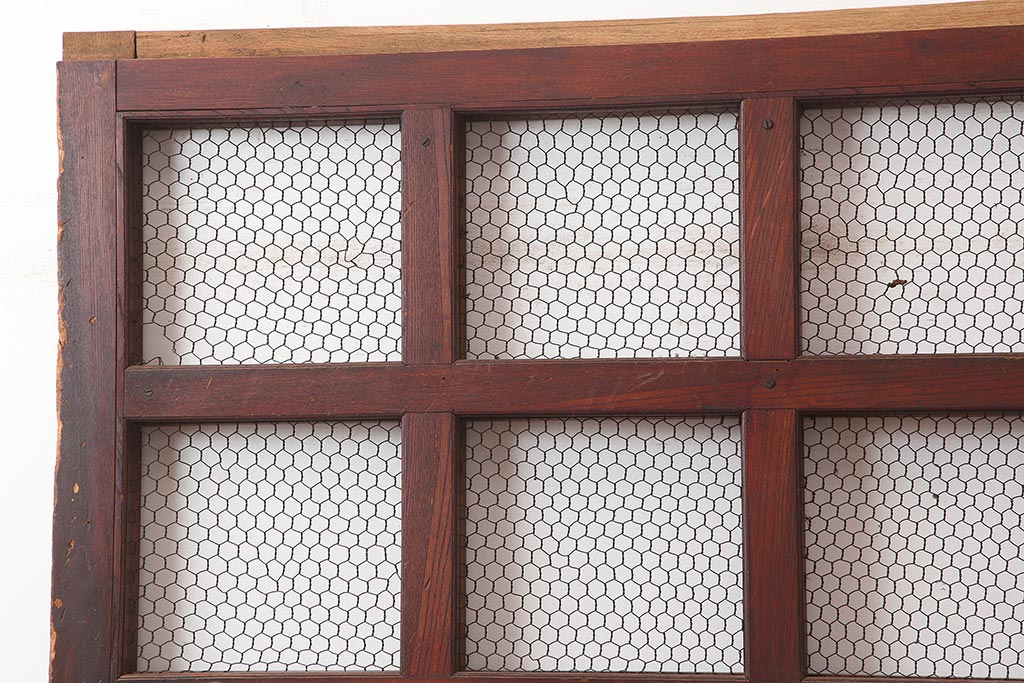 アンティーク建具　大正期　総ケヤキ材　亀甲金網　和の風格漂う蔵戸(きつね格子、狐格子、引き戸、建具、玄関戸、格子戸、マス目、升目)(R-045844)