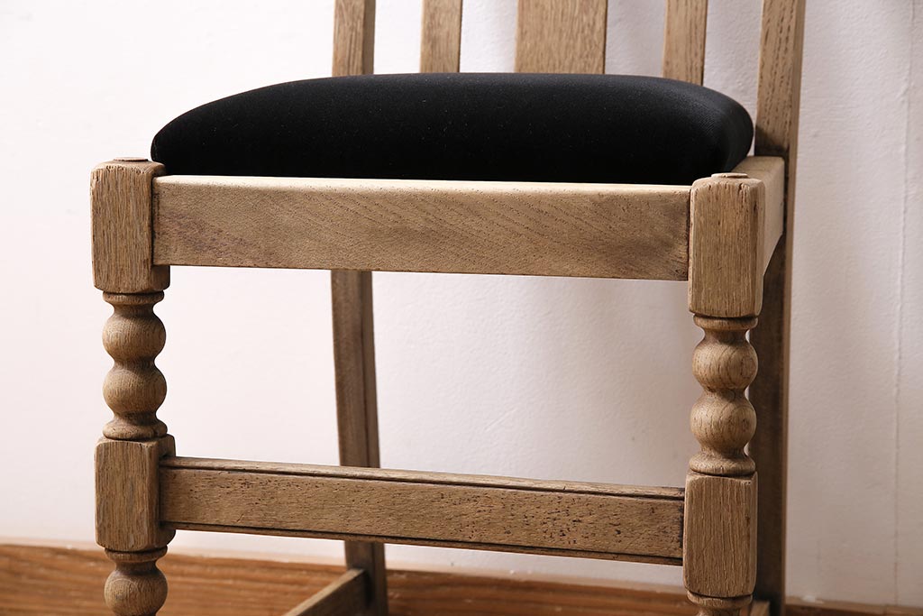 アンティーク家具　イギリスアンティーク　ストリップド(剥離)　オーク材　上品なシルエットのダイニングチェア(椅子)(R-045845)