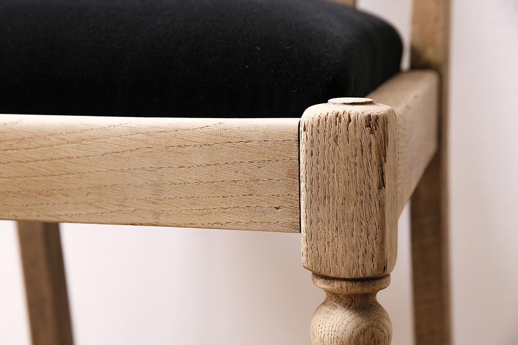 アンティーク家具　イギリスアンティーク　ストリップド(剥離)　オーク材　上品なシルエットのダイニングチェア(椅子)(R-045846)