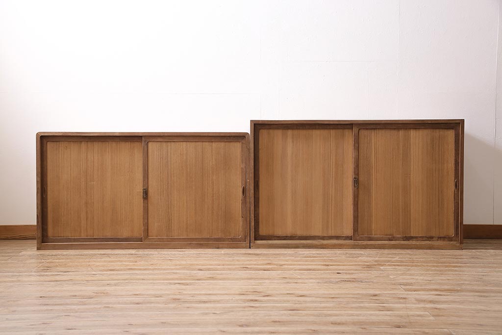 アンティーク家具　桐材　たくさんの棚板が魅力の重ね戸棚(収納棚、キャビネット)(R-045916)