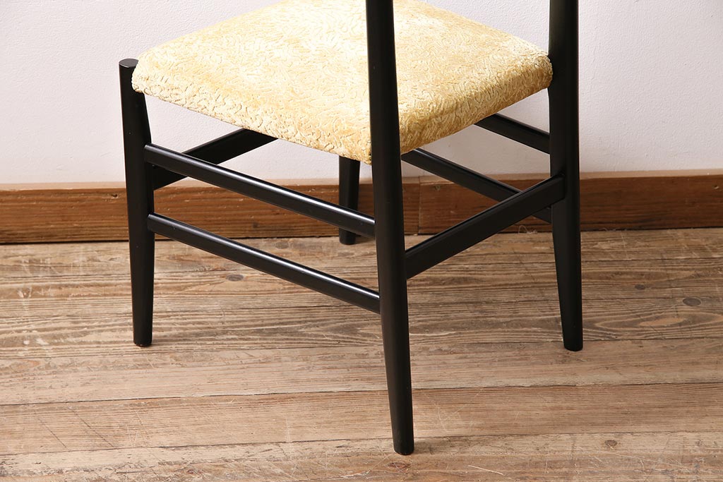 中古　Cassina(カッシーナ)　GIO PONTI(ジオ・ポンティ)　646*　和を感じるモダンなチェア(椅子、ダイニングチェア)(定価約10万円)(R-045985)