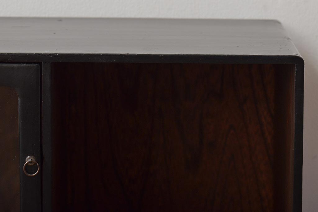 アンティーク家具　引き出し付き　レトロモダンな小棚(戸棚、収納棚)(R-045994)