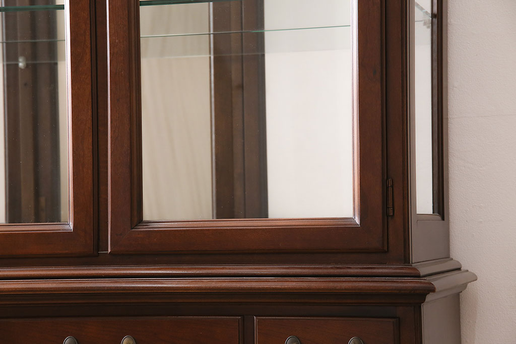 ヴィンテージ家具　DREXEL HERITAGE(ドレクセルヘリテイジ)　高級感漂う照明付きのキャビネット(食器棚、飾り棚、収納棚、ビンテージ)(R-046015)