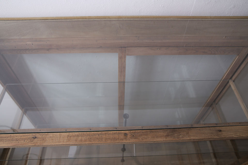 アンティーク家具　ストリップド(剥離)　栗材　品格のあるガラスケース(ショーケース、飾り棚、陳列棚、什器)(R-046028)