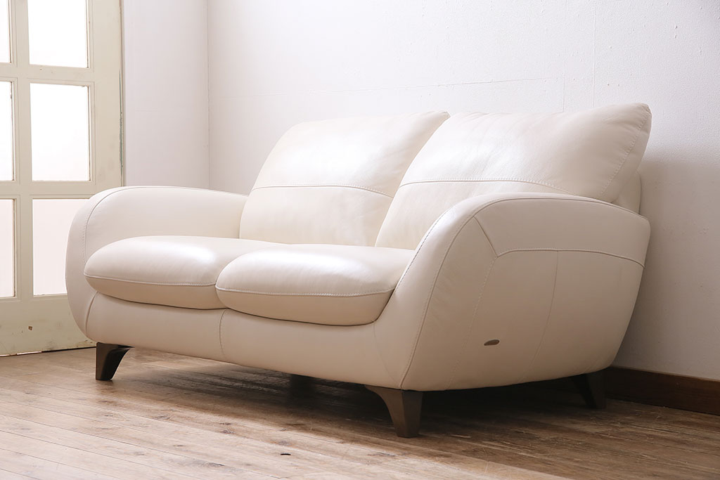 中古　NATUZZI(ナツッジ)　Italsofa(イタルソファ)　本革　ミッドセンチュリーなイタリア製の2人掛けソファ(ラブソファ)(R-046030)