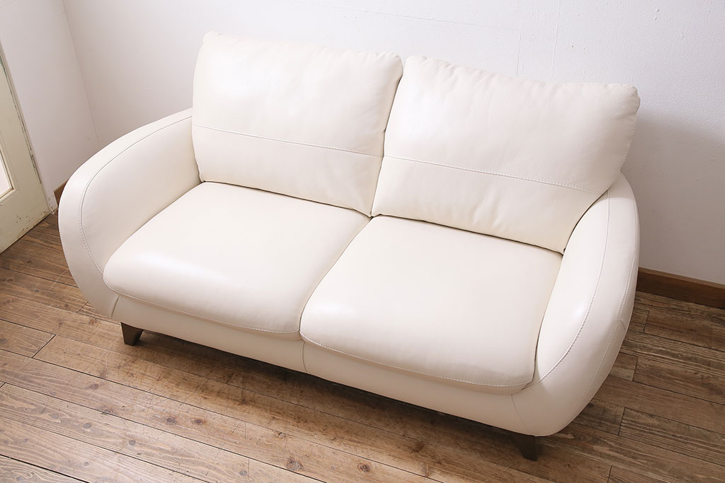 中古　NATUZZI(ナツッジ)　Italsofa(イタルソファ)　本革　ミッドセンチュリーなイタリア製の2人掛けソファ(ラブソファ)(R-046030)