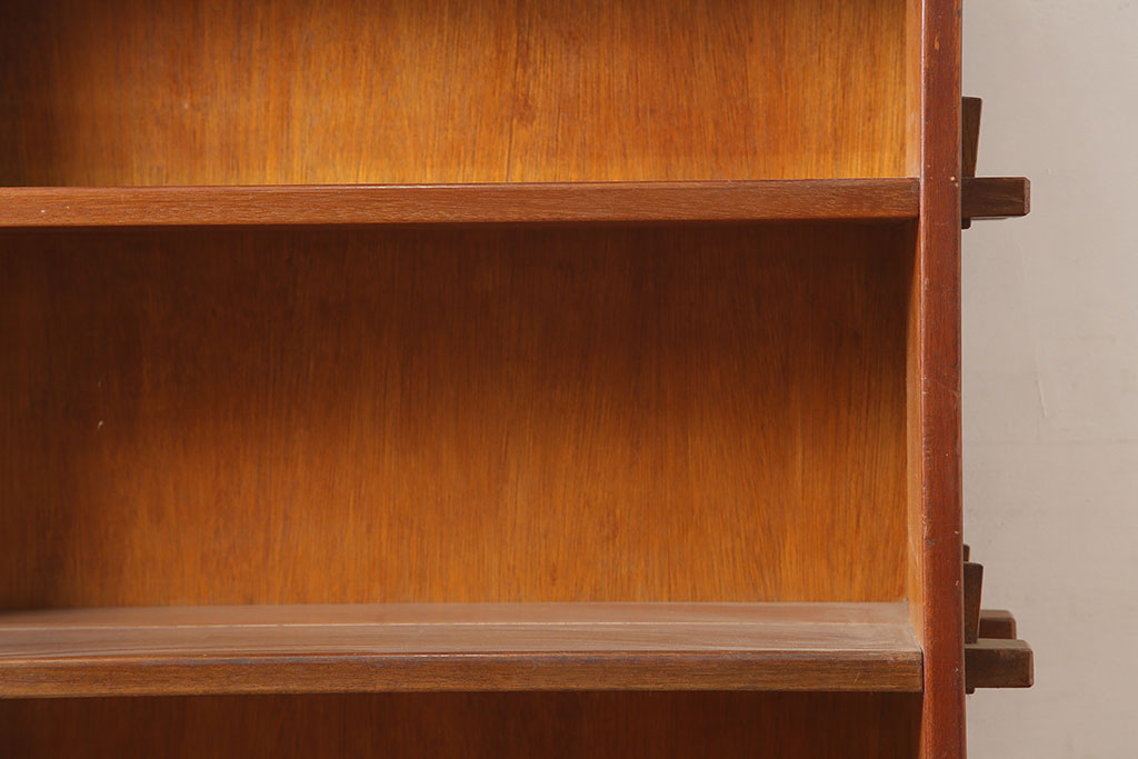 ビンテージ家具　楔式　シンプルな木製の本棚(飾り棚、ブックシェルフ)(R-046044)