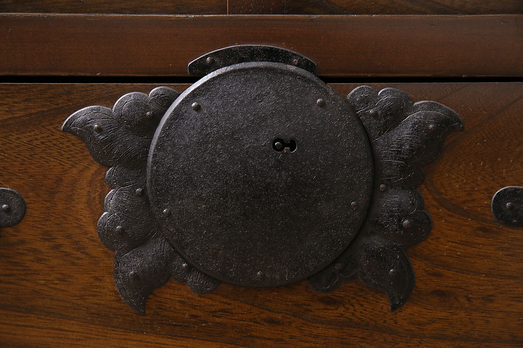 アンティーク家具　ヒノキ・ケヤキ材　サイドチェスト風にリメイクした小タンス(時代箪笥、戸棚)(R-046048)