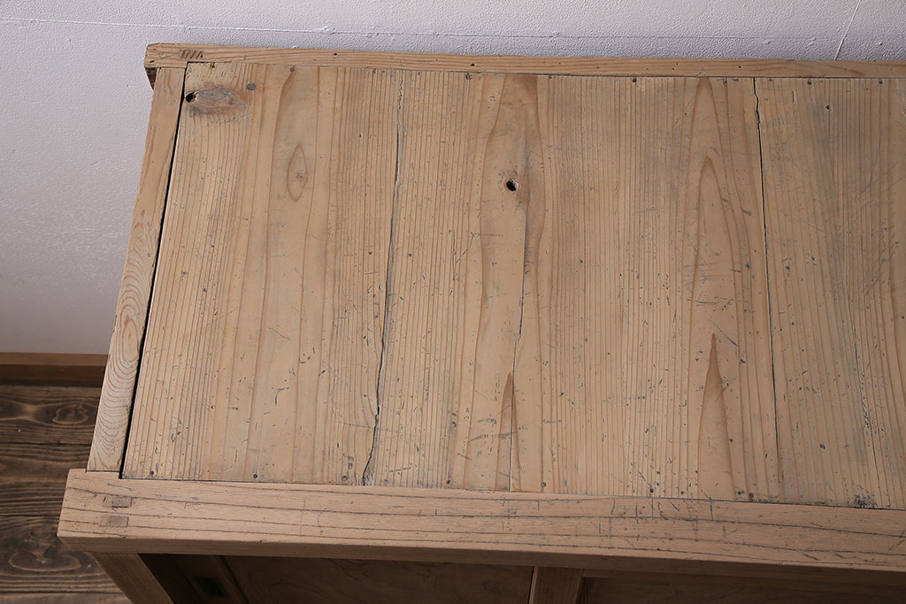 アンティーク家具　明治大正期　ストリップド(剥離)　前面ケヤキ材　年月を重ねた木肌が味わい深い戸棚(収納棚、和タンス)(R-046076)